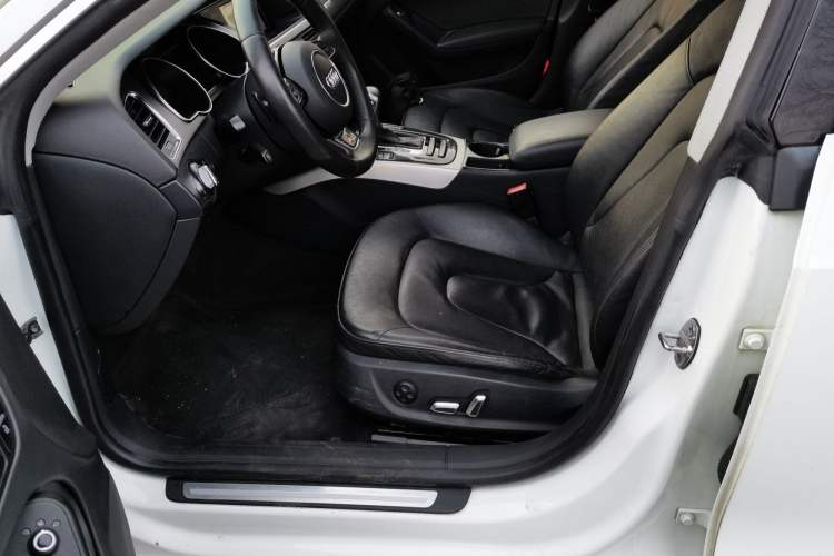 Used Audi A5 2013 Sportback 40 TFSI Left Front Seat