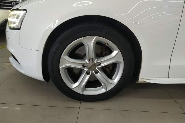 Used Audi A5 2013 Coupe 40 TFSI Left Front Wheel Hub