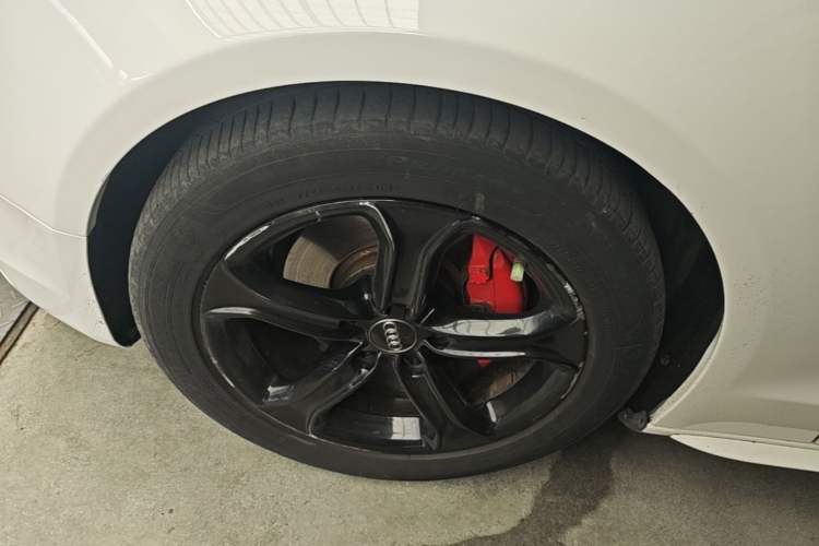 Used Audi A5 2013 Sportback 40 TFSI Left Front Wheel Hub