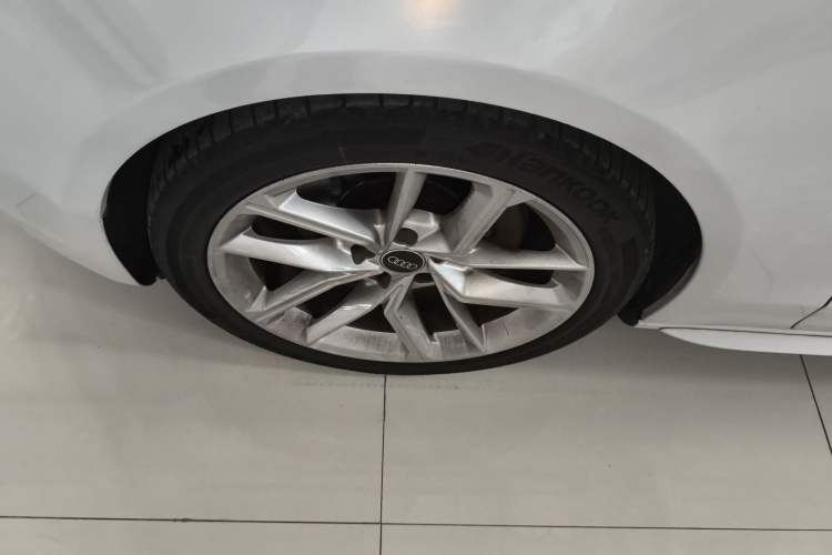 Used Audi A5 2013 Sportback 40 TFSI Left Front Wheel Hub