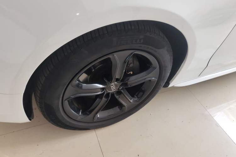 Used Audi A5 2013 Sportback 40 TFSI Left Front Wheel Hub
