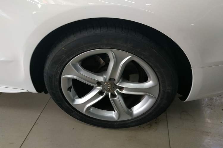 Used Audi A5 2013 Coupe 40 TFSI Left Rear Wheel Hub
