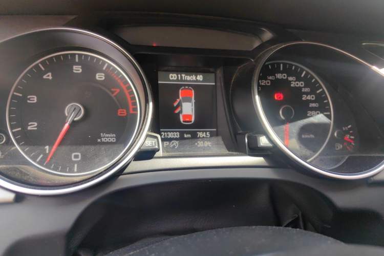 Used Audi A5 2013 Sportback 40 TFSI Odometer Close Up