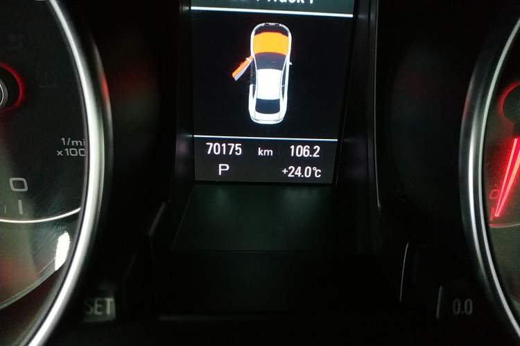 Used Audi A5 2013 Coupe 40 TFSI Odometer Close Up