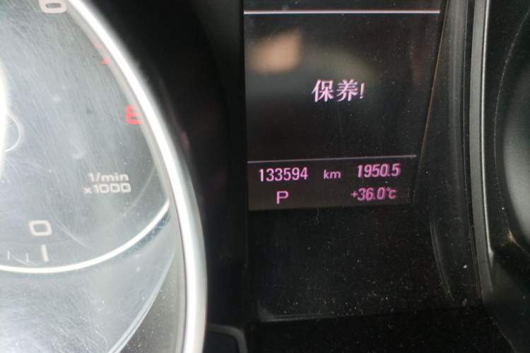 Used Audi A5 2013 Cabriolet 40 TFSI Odometer Close Up