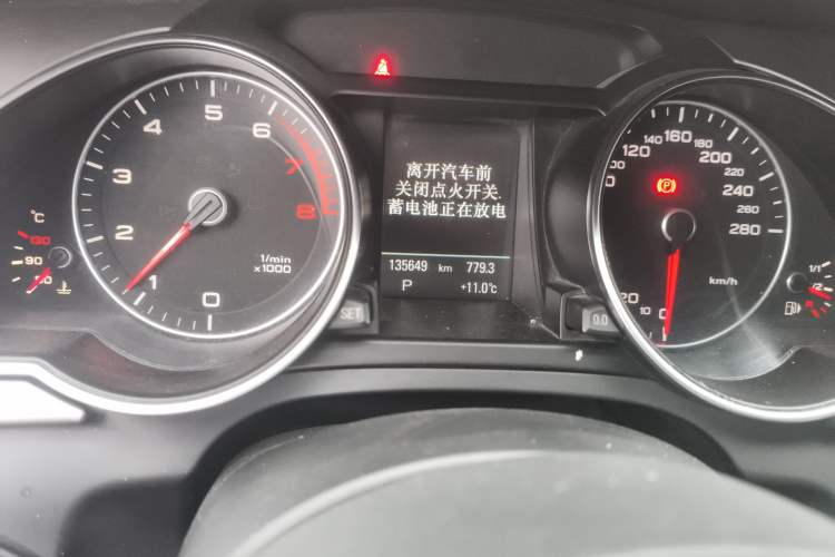 Used Audi A5 2013 Coupe 40 TFSI quattro Style Edition Odometer Close Up