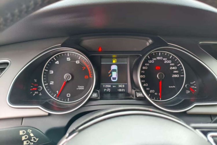 Used Audi A5 2013 Sportback 40 TFSI quattro Odometer Close Up