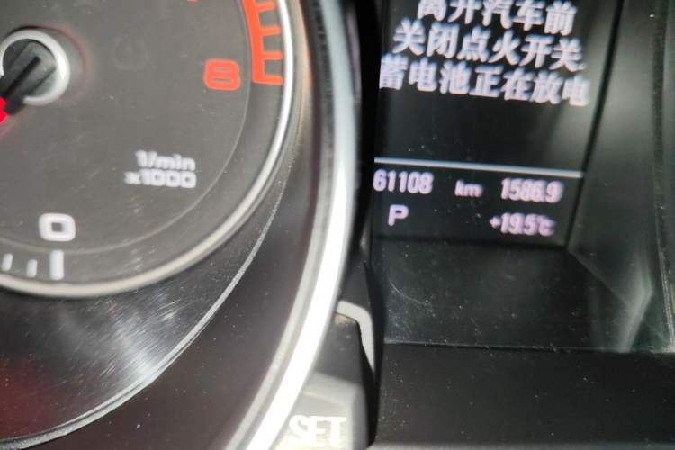 Used Audi A5 2013 Cabriolet 40 TFSI quattro Odometer Close Up