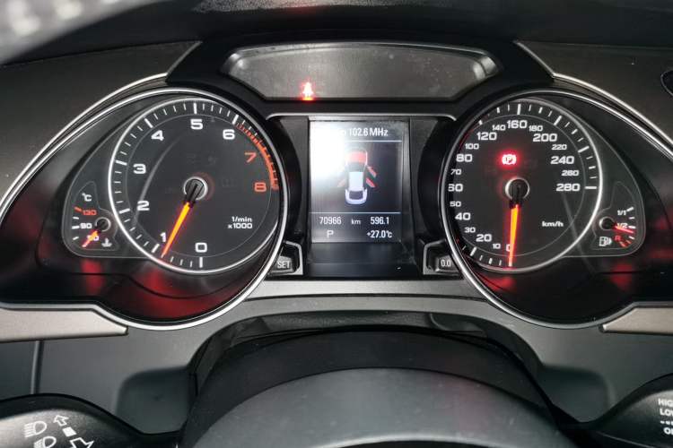 Used Audi A5 2013 Sportback 40 TFSI Odometer Close Up