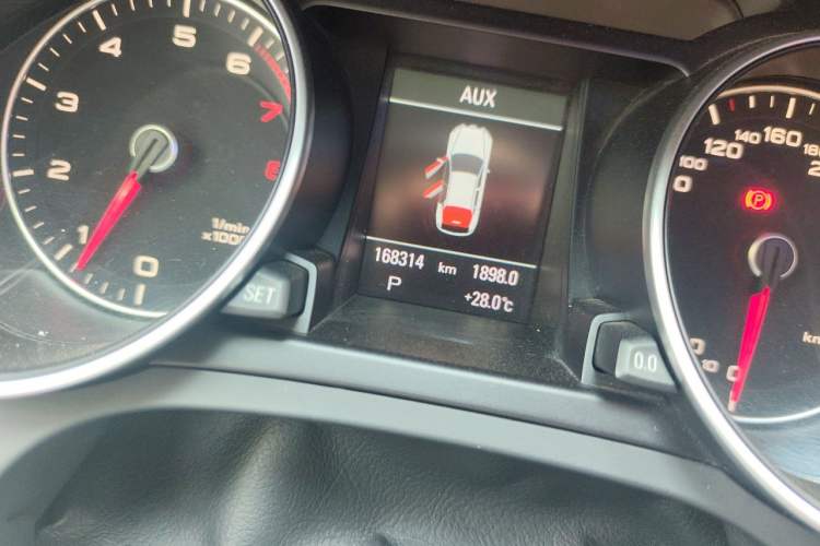 Used Audi A5 2013 Sportback 40 TFSI Fashion Edition Odometer Close Up