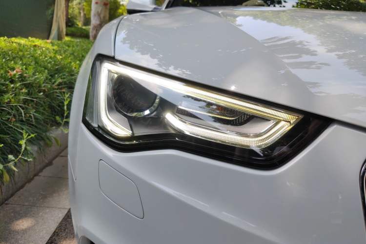 Used Audi A5 2013 Cabriolet 40 TFSI quattro Right Front Headlight