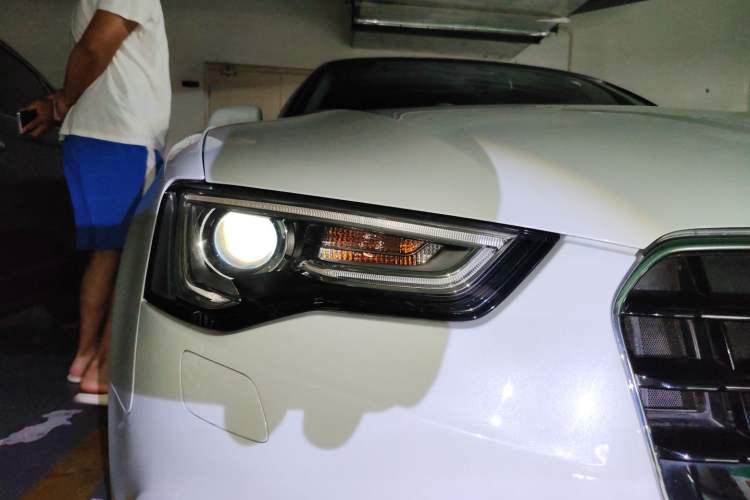 Used Audi A5 2013 Cabriolet 40 TFSI quattro Right Front Headlight