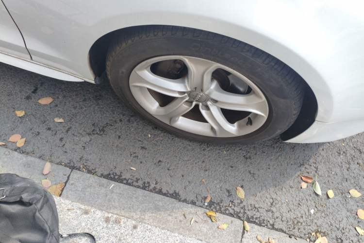 Used Audi A5 2013 Coupe 40 TFSI quattro Right Front Wheel Hub