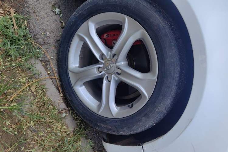 Used Audi A5 2013 Sportback 40 TFSI Right Front Wheel Hub