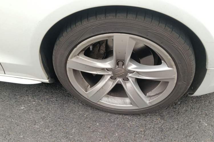 Used Audi A5 2013 Sportback 40 TFSI Right Front Wheel Hub