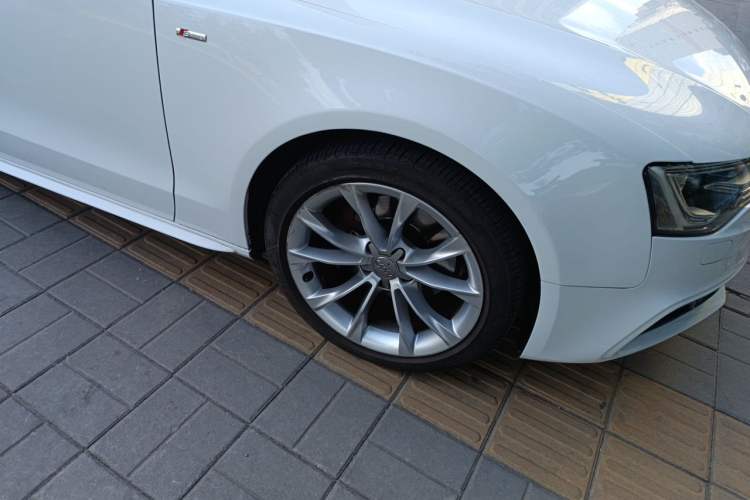 Used Audi A5 2013 Sportback 40 TFSI quattro Right Front Wheel Hub
