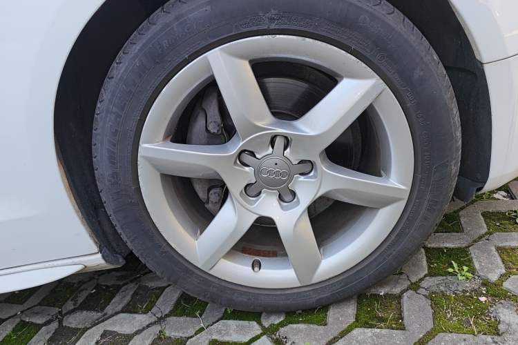 Used Audi A5 2013 Cabriolet 40 TFSI Right Front Wheel Hub