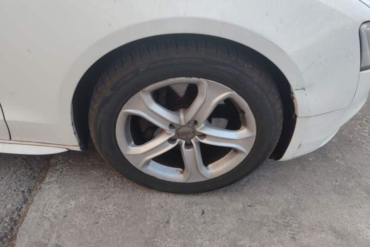 Used Audi A5 2013 Coupe 40 TFSI Right Front Wheel Hub