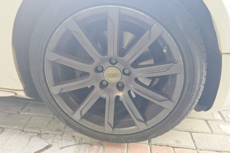 Used Audi A5 2013 Sportback 40 TFSI Fashion Edition Right Front Wheel Hub