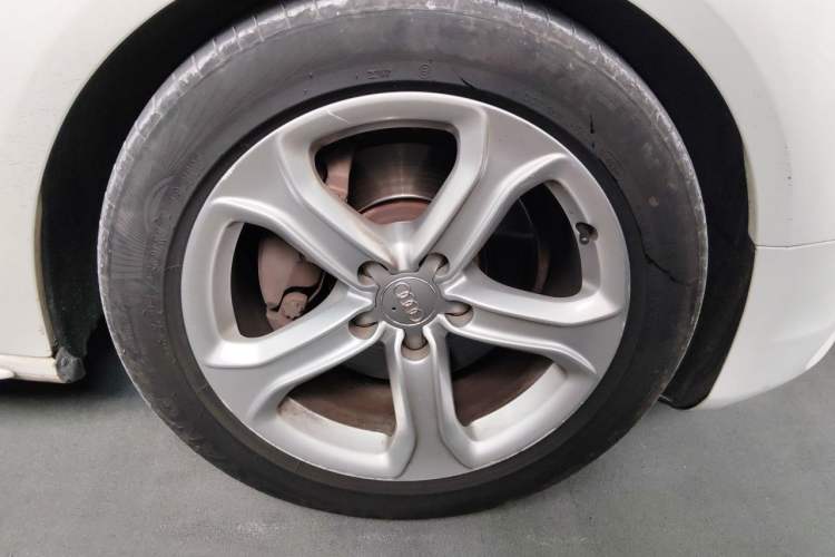 Used Audi A5 2013 Sportback 40 TFSI Right Front Wheel Hub