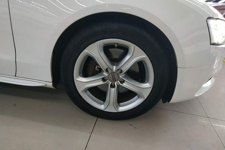 Used Audi A5 2013 Coupe 40 TFSI Right Front Wheel Hub