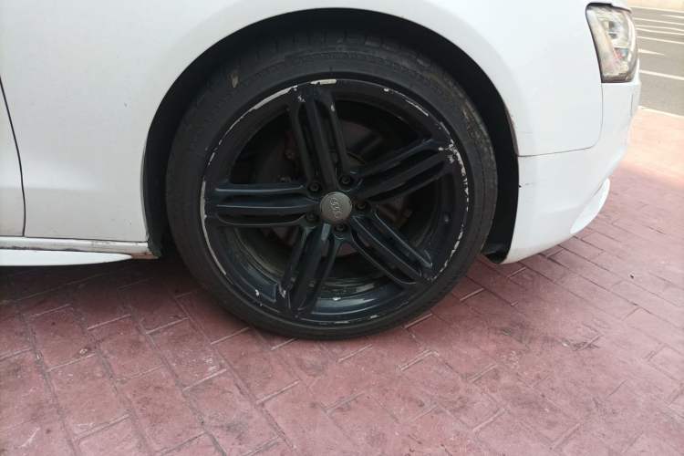 Used Audi A5 2013 Cabriolet 40 TFSI Right Front Wheel Hub