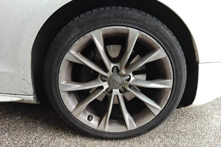 Used Audi A5 2013 Sportback 40 TFSI Fashion Edition Right Front Wheel Hub