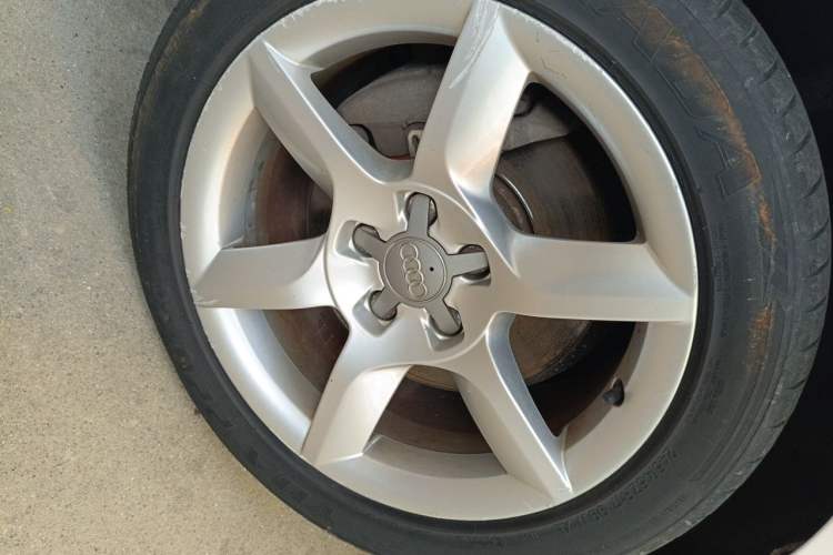 Used Audi A5 2013 Cabriolet 40 TFSI Right Front Wheel Hub