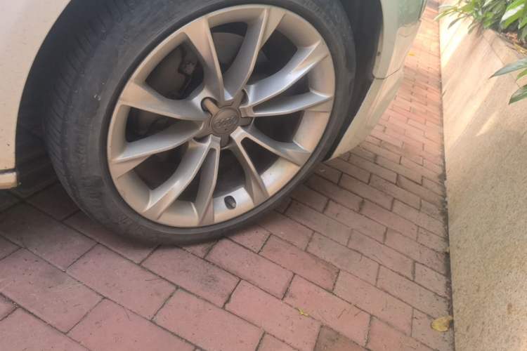 Used Audi A5 2013 Sportback 40 TFSI quattro Right Front Wheel Hub
