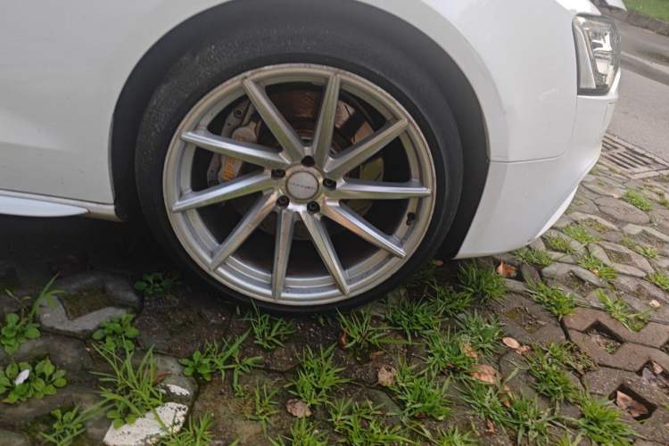 Used Audi A5 2013 Cabriolet 40 TFSI quattro Right Front Wheel Hub