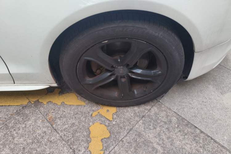 Used Audi A5 2013 Sportback 40 TFSI Right Front Wheel Hub