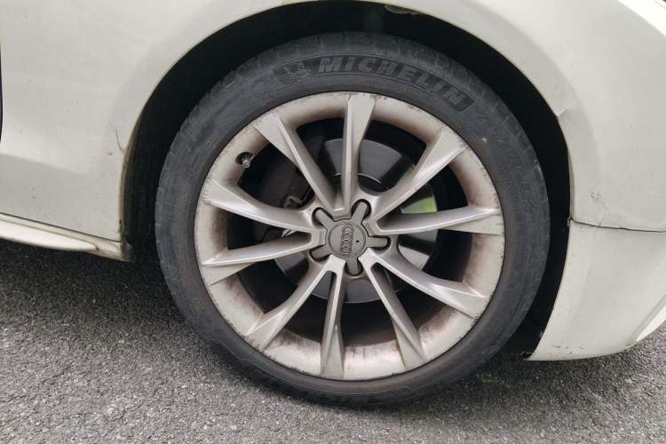 Used Audi A5 2013 Sportback 40 TFSI quattro Right Front Wheel Hub