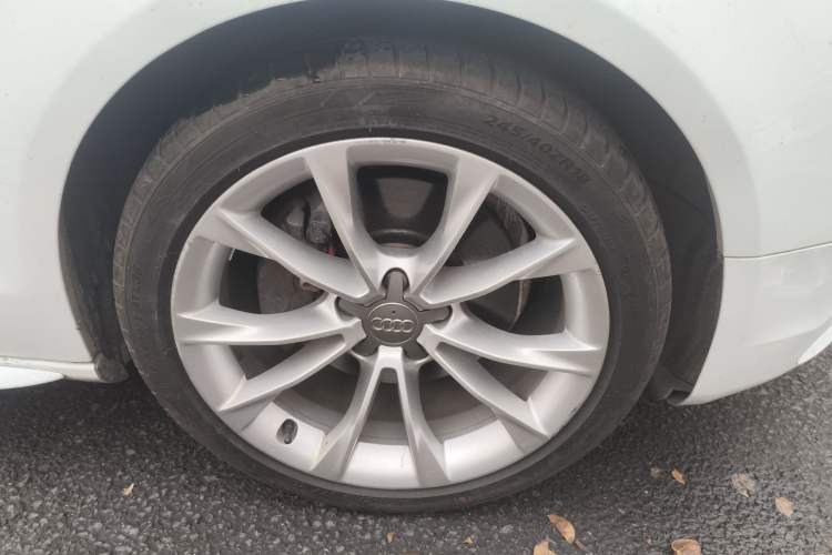 Used Audi A5 2013 Coupe 40 TFSI quattro Style Edition Right Front Wheel Hub