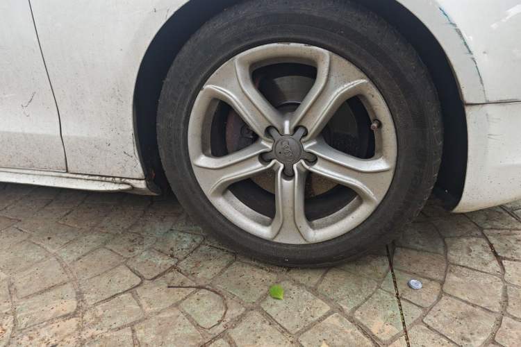 Used Audi A5 2013 Sportback 40 TFSI Right Front Wheel Hub