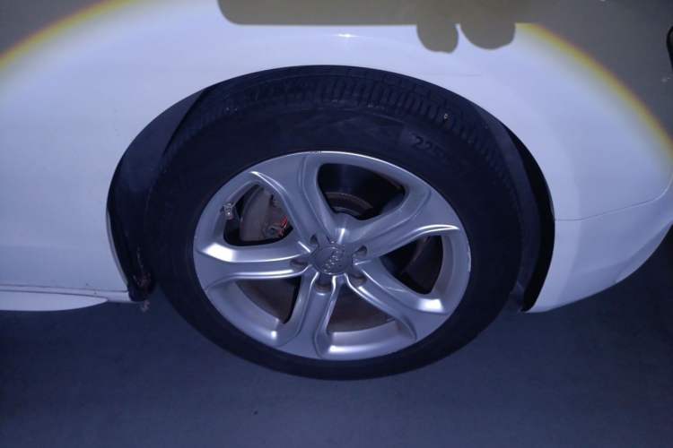 Used Audi A5 2013 Coupe 40 TFSI Right Front Wheel Hub