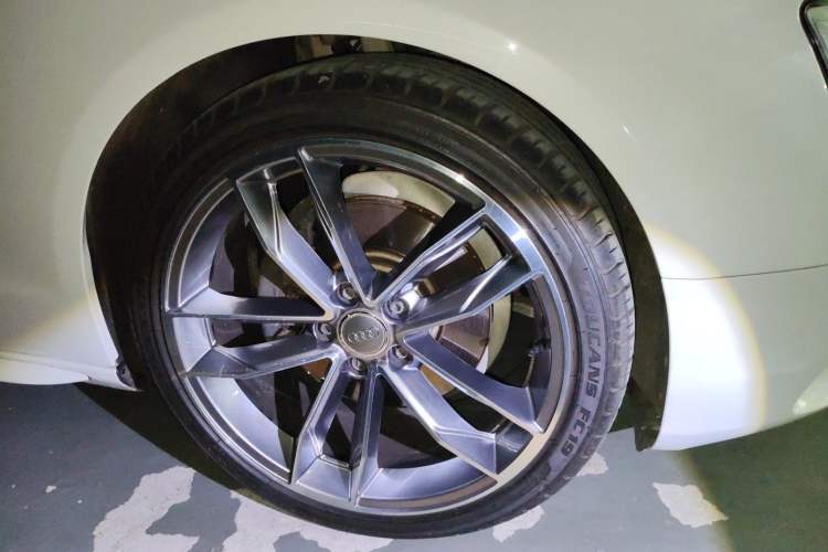 Used Audi A5 2013 Cabriolet 40 TFSI quattro Right Front Wheel Hub