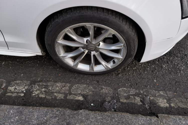 Used Audi A5 2013 Sportback 40 TFSI Right Front Wheel Hub