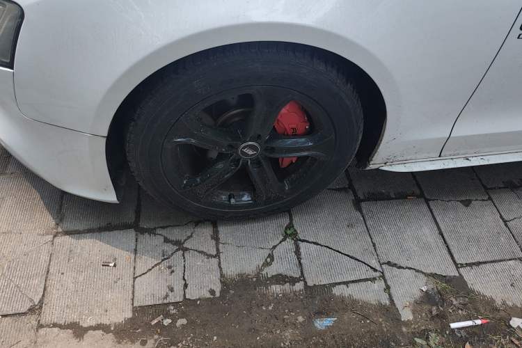 Used Audi A5 2013 Sportback 40 TFSI Fashion Edition Right Front Wheel Hub