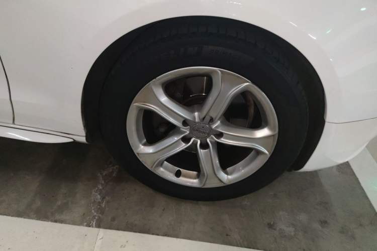 Used Audi A5 2013 Coupe 40 TFSI Right Front Wheel Hub