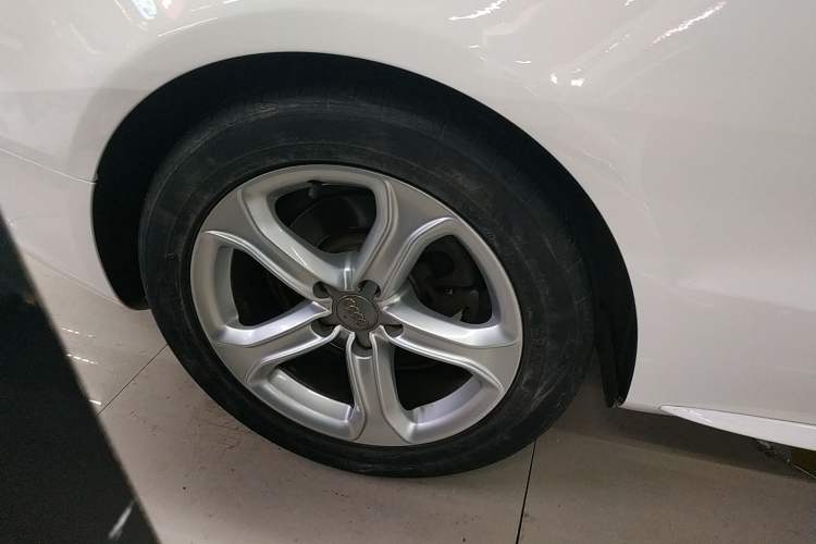 Used Audi A5 2013 Coupe 40 TFSI Right Rear Wheel Hub