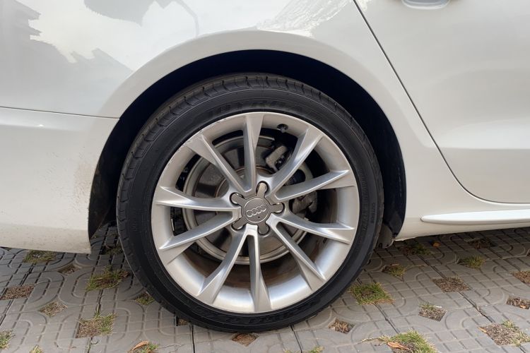 Used Audi A5 2013 Sportback 40 TFSI quattro Right Rear Wheel Hub