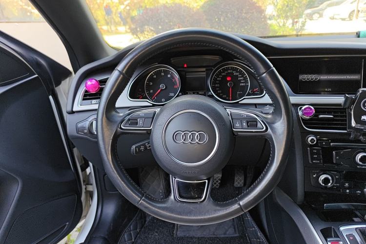 Used Audi A5 2013 Cabriolet 40 TFSI Steering Wheel