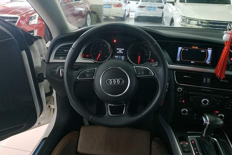 Used Audi A5 2013 Coupe 40 TFSI Steering Wheel