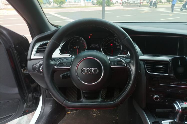 Used Audi A5 2013 Cabriolet 40 TFSI Steering Wheel