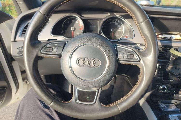 Used Audi A5 2013 Cabriolet 40 TFSI Fashion Edition Steering Wheel
