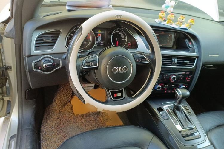 Used Audi A5 2013 Cabriolet 40 TFSI Steering Wheel
