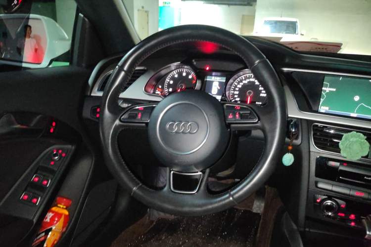 Used Audi A5 2013 Cabriolet 40 TFSI quattro Steering Wheel