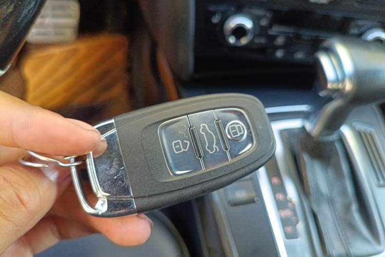 Used Audi A5 2013 Cabriolet 40 TFSI Vehicle Key