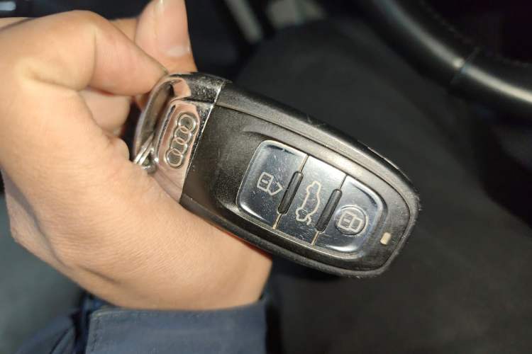 Used Audi A5 2013 Cabriolet 40 TFSI Vehicle Key