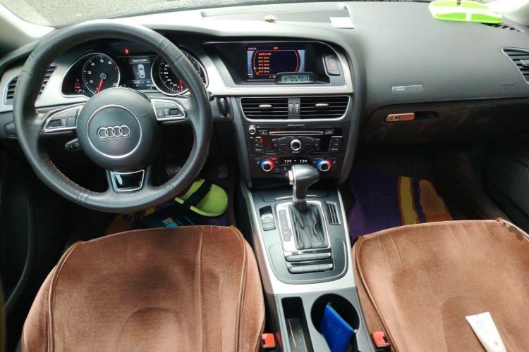 Used Audi A5 2014 Sportback 45 TFSI Center Console